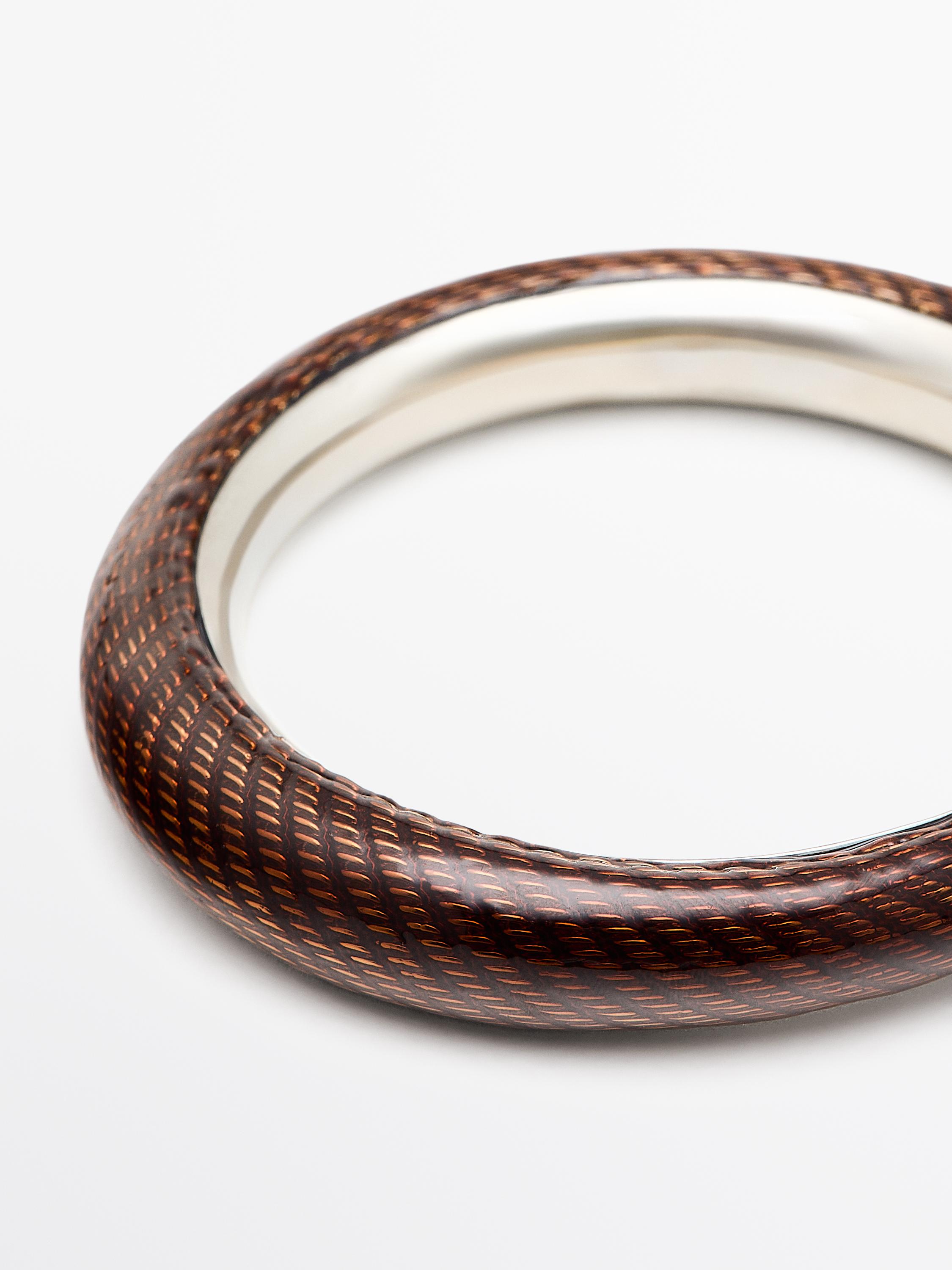 Textured enamelled bracelet